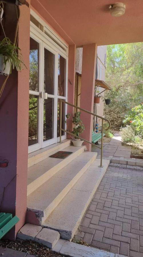 On The Edge Of A Crater Apartment Mitzpe Ramon Exterior photo